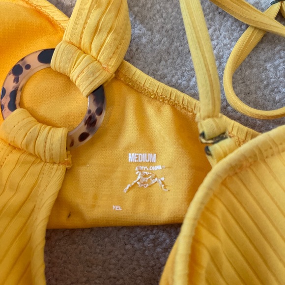 Yellow bikini - Picture 4 of 4